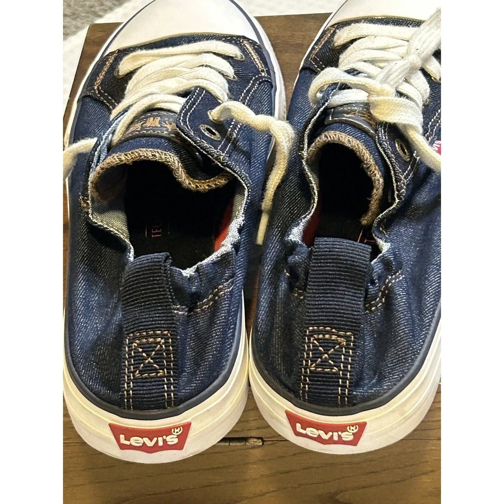 LEVI'S Shoes - Women's - Size 8 - Sneakers - Comfort Tech - Shoes